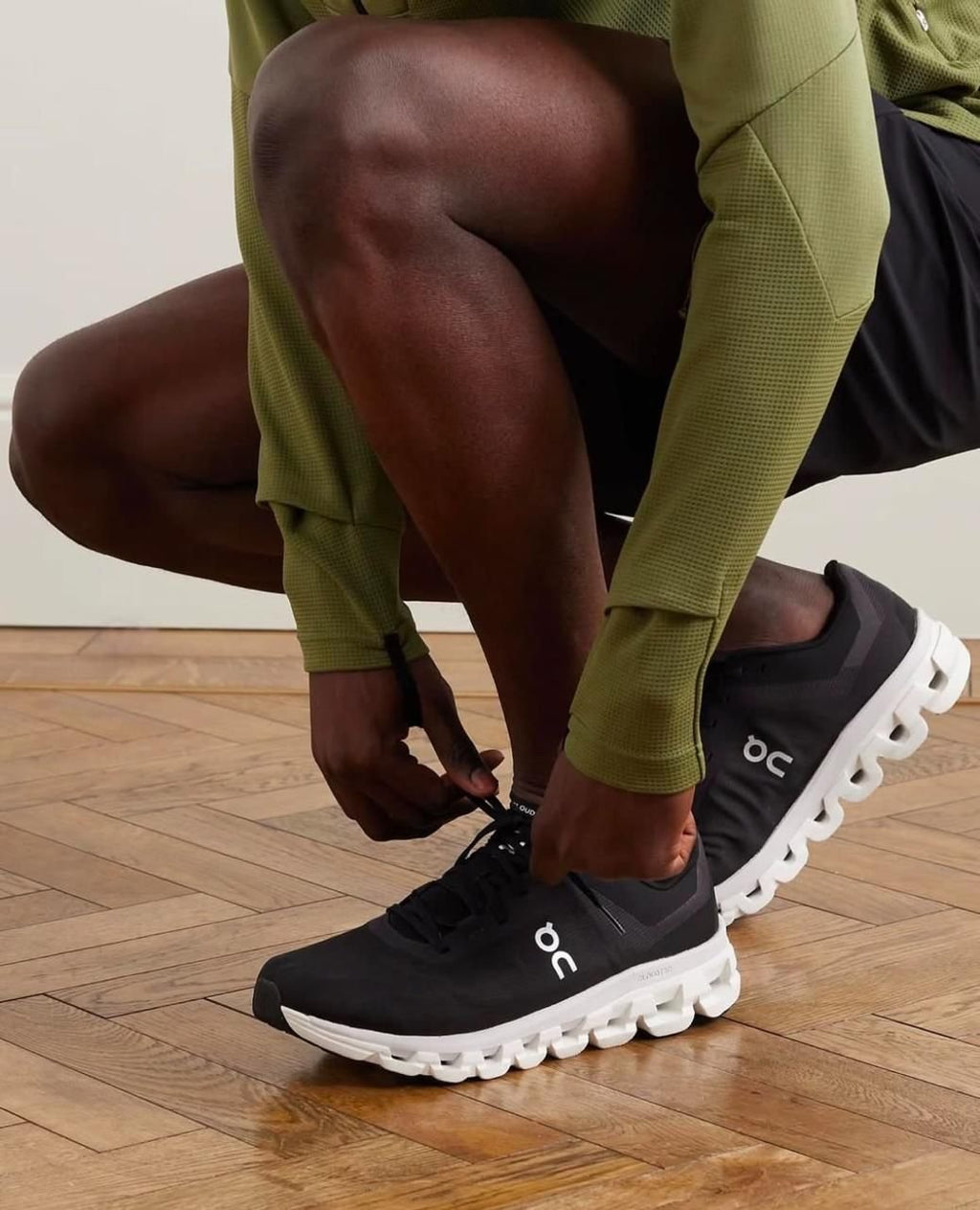 On Cloudflow 4 Black White Running Shoes