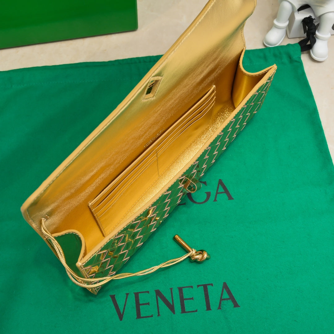 Bottega Veneta Long Clutch Andiamo 31 Gold Metalic Leather Ghw