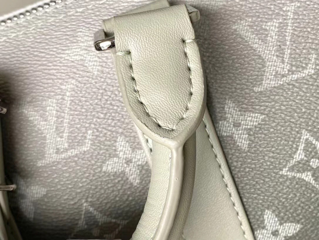Louis Vuitton Keepall Bandoulière 25 in Gray Monogram Gradient Canvas Bag