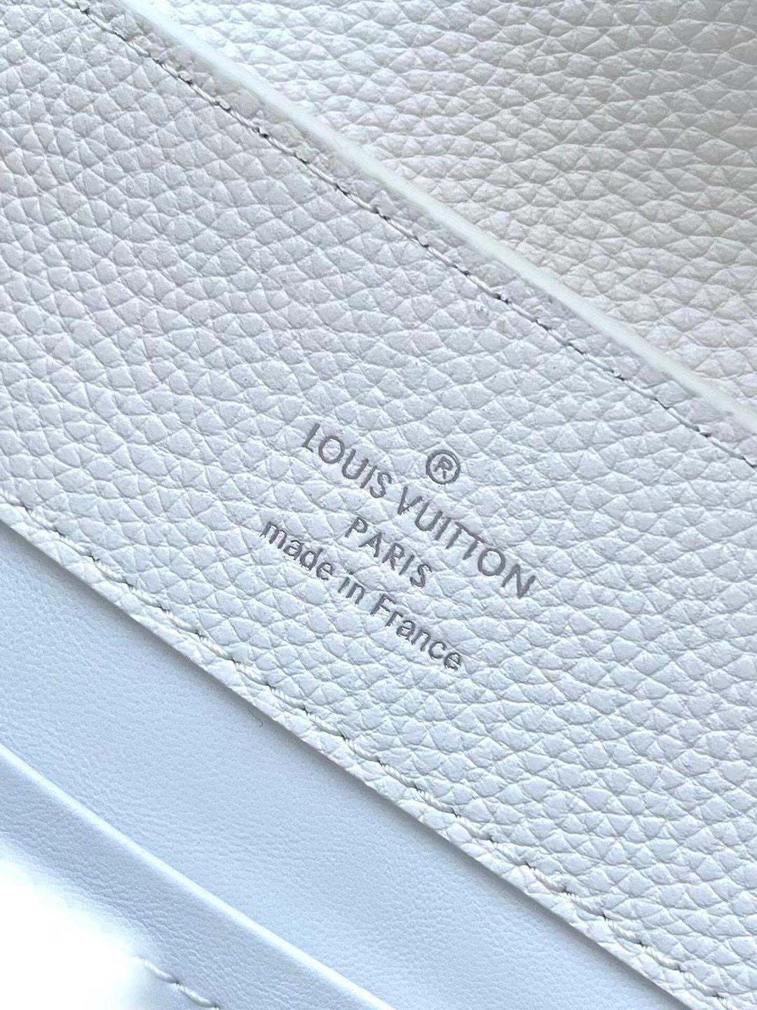 Louis Vuitton Capucines East-West BB 27 in White Taurillon Bag