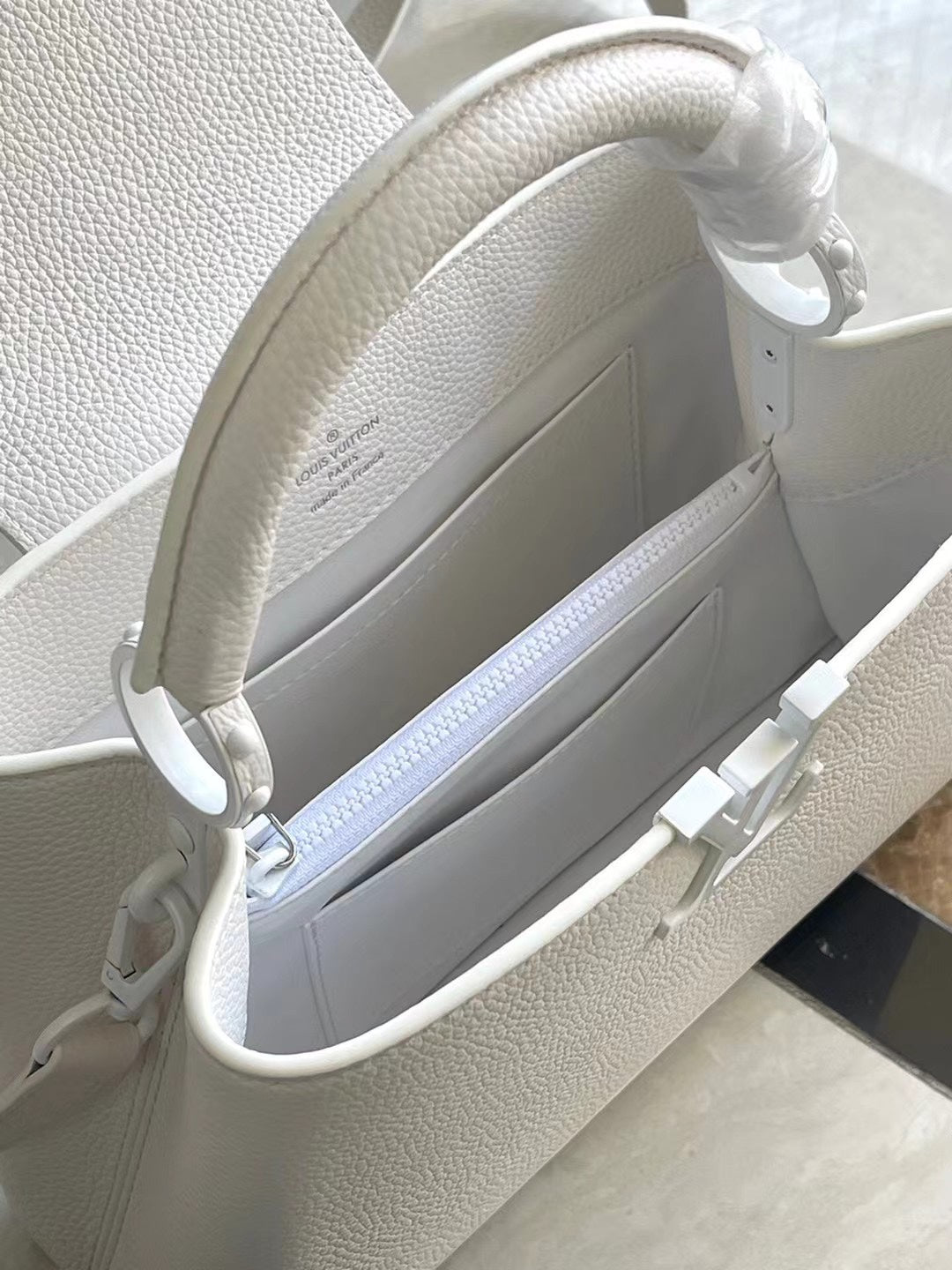 Louis Vuitton Capucines East-West BB 27 in White Taurillon Bag