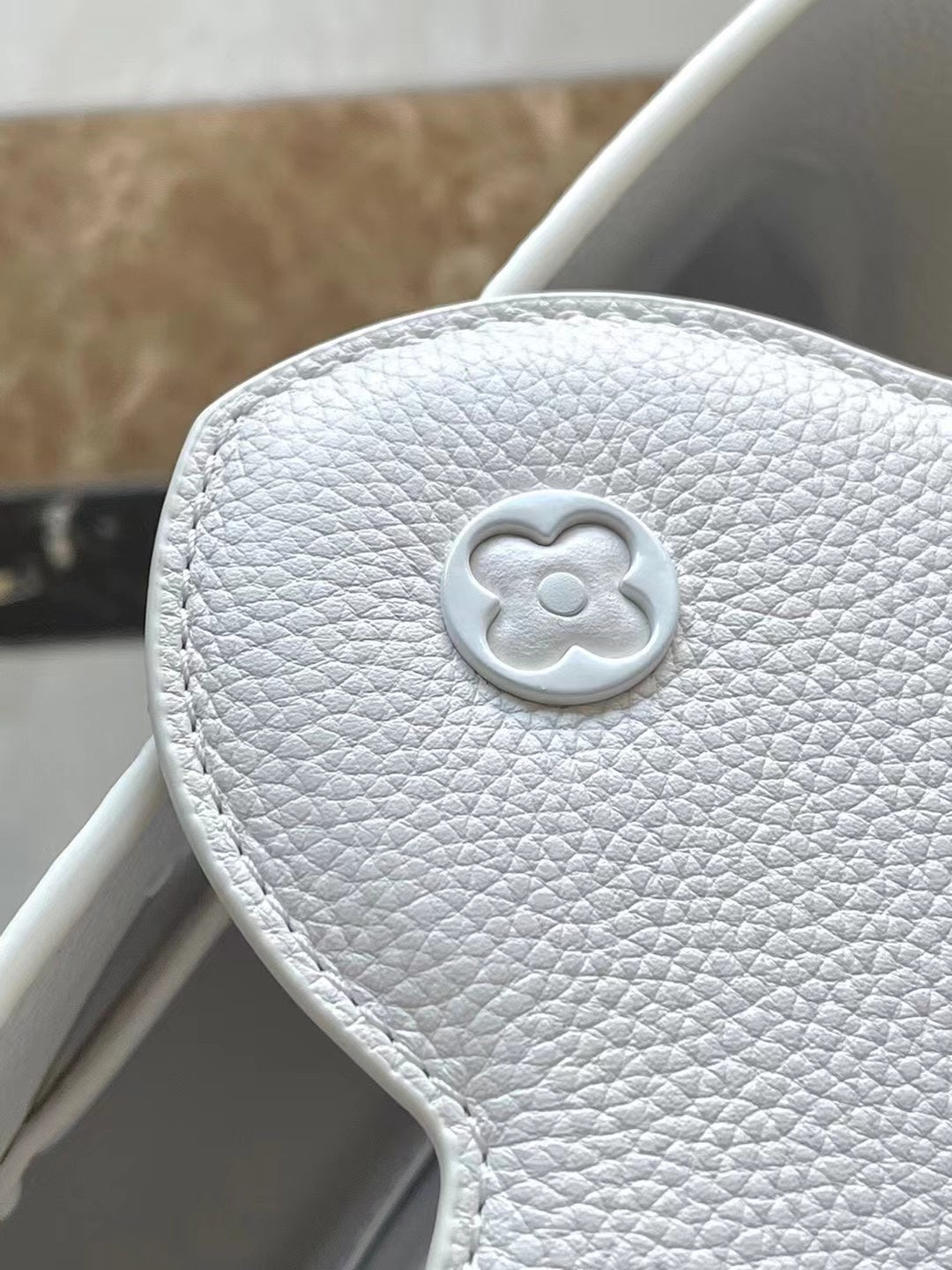Louis Vuitton Capucines East-West BB 27 in White Taurillon Bag