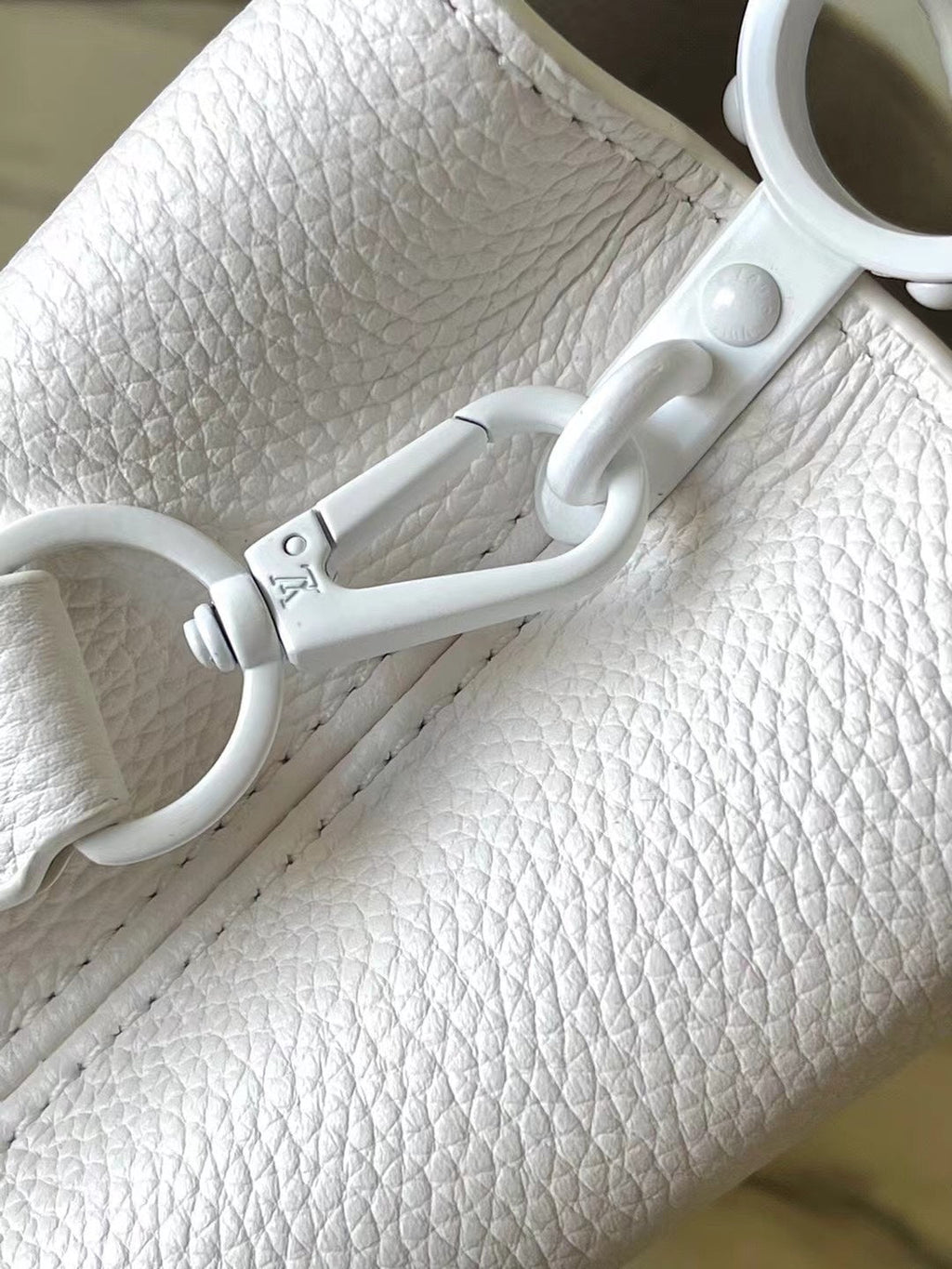Louis Vuitton Capucines East-West Mini 21 in White Taurillon Bag
