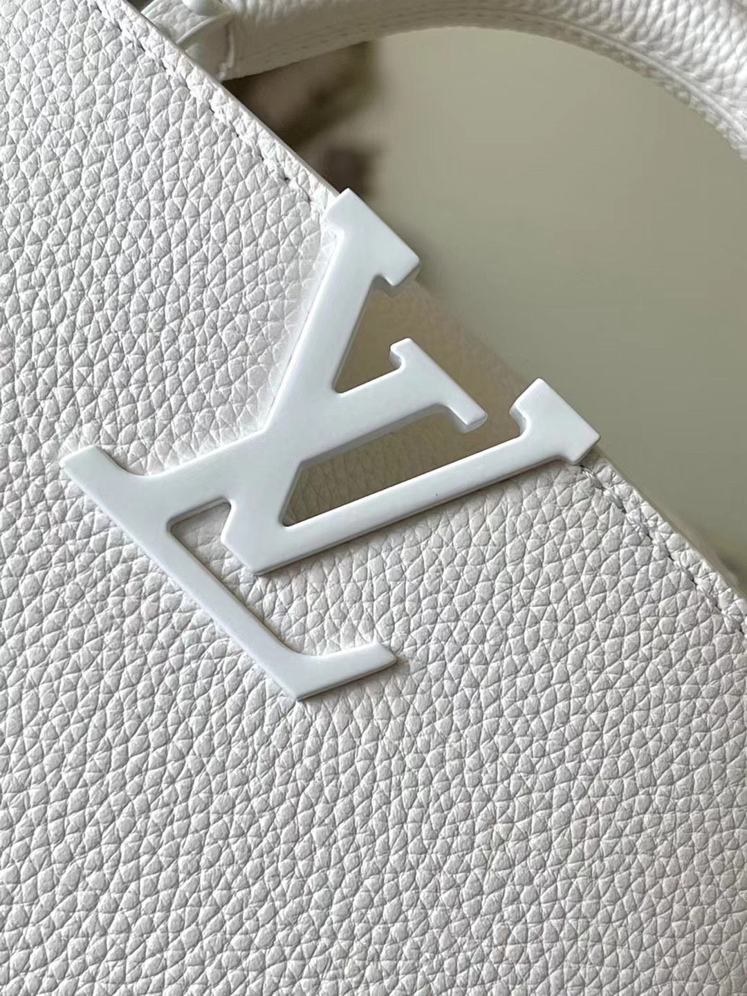 Louis Vuitton Capucines East-West Mini 21 in White Taurillon Bag
