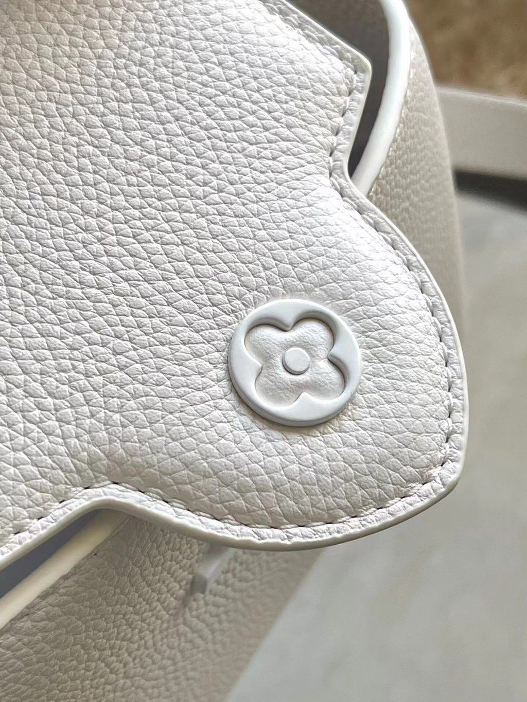 Louis Vuitton Capucines East-West Mini 21 in White Taurillon Bag