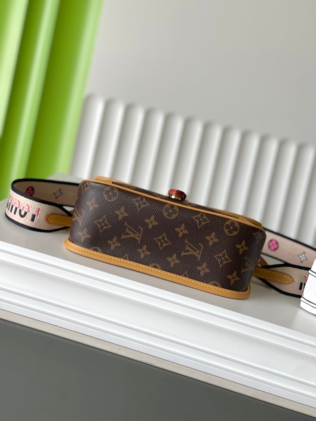 Louis Vuitton Diane 25 in Brown Monogram Canvas Tanned Cowhide Bag