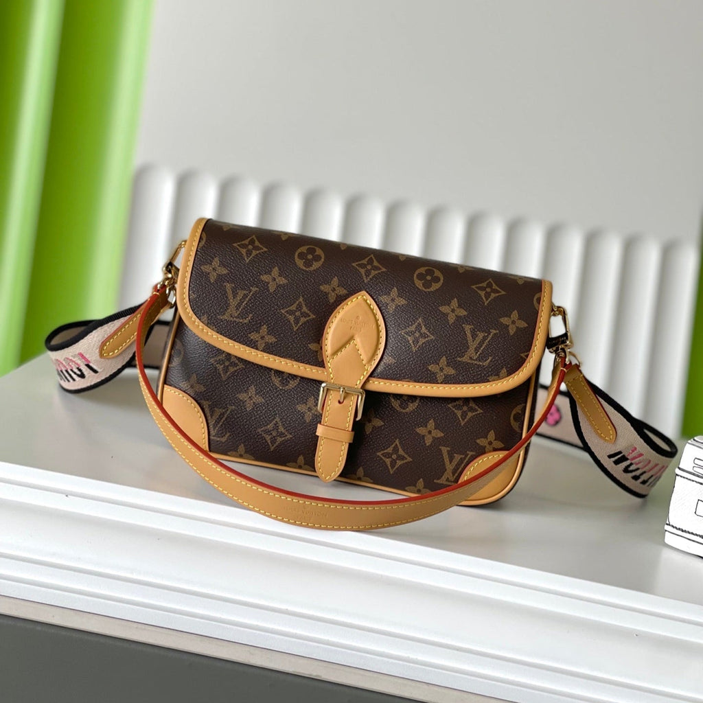 Louis Vuitton Diane 25 in Brown Monogram Canvas Tanned Cowhide Bag