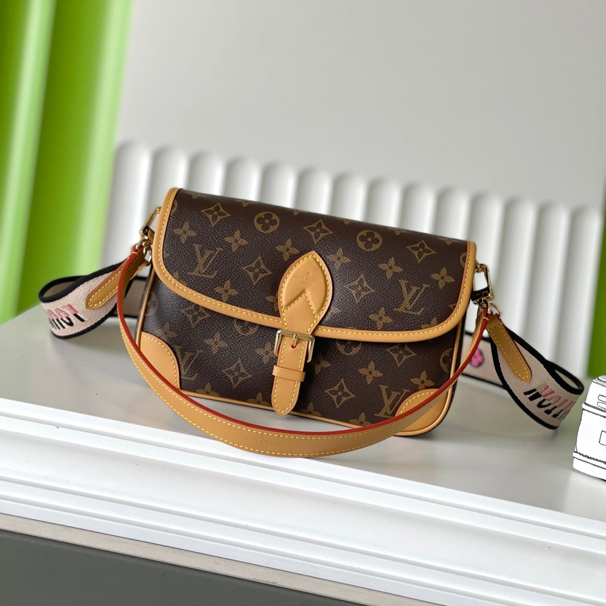 Louis Vuitton Diane 25 in Brown Monogram Canvas Tanned Cowhide Bag