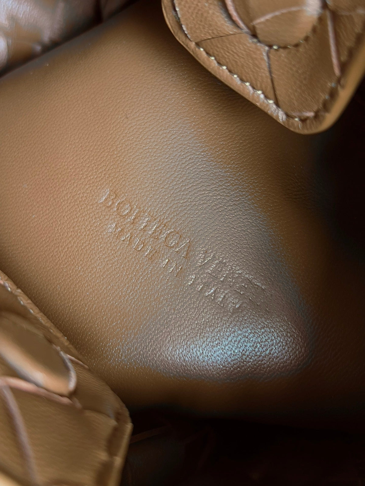 Bottega Veneta Bv Small Parachute 21 Tan Lambskin Ghw Bag