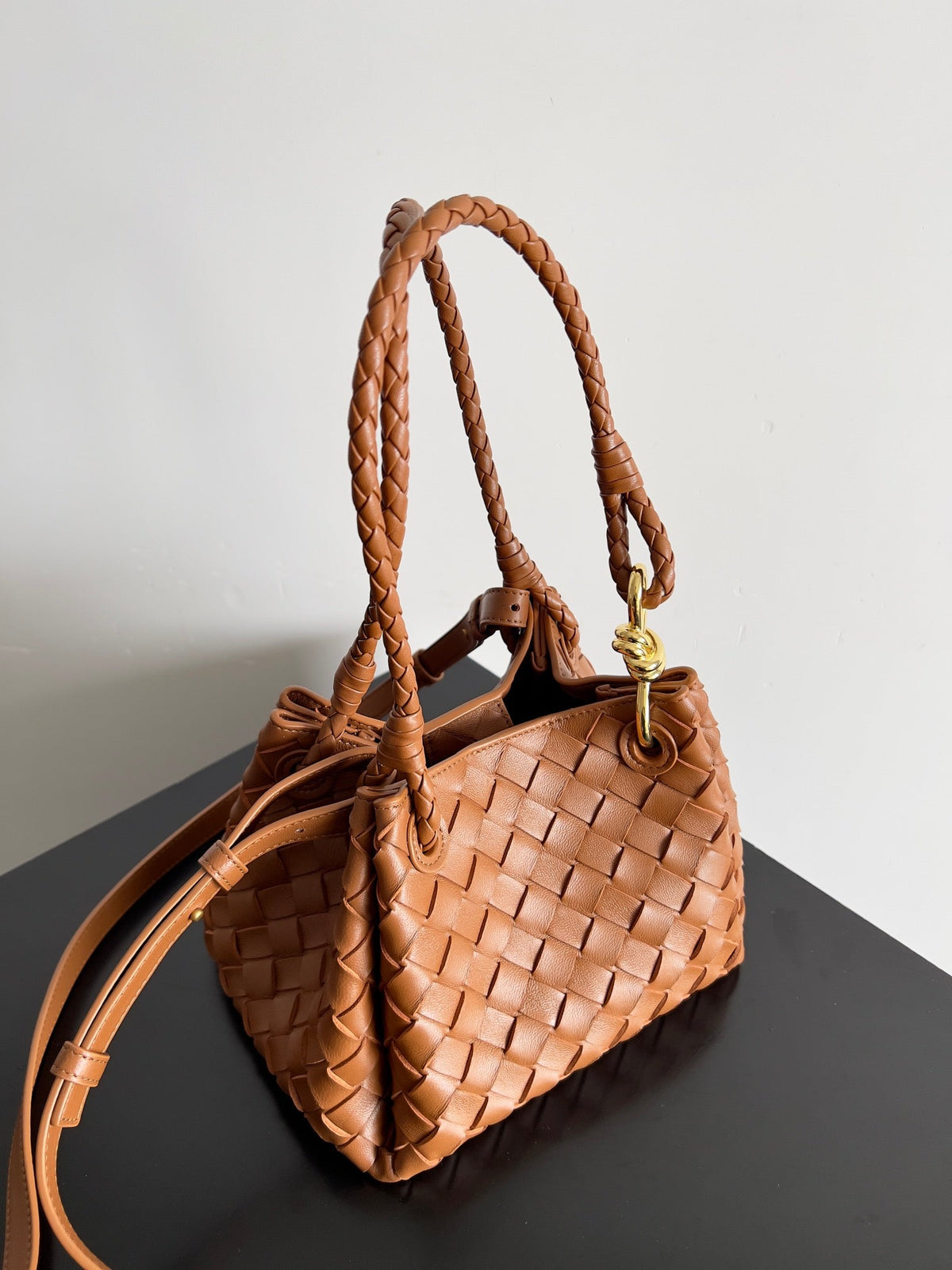 Bottega Veneta Bv Small Parachute 21 Tan Lambskin Ghw Bag