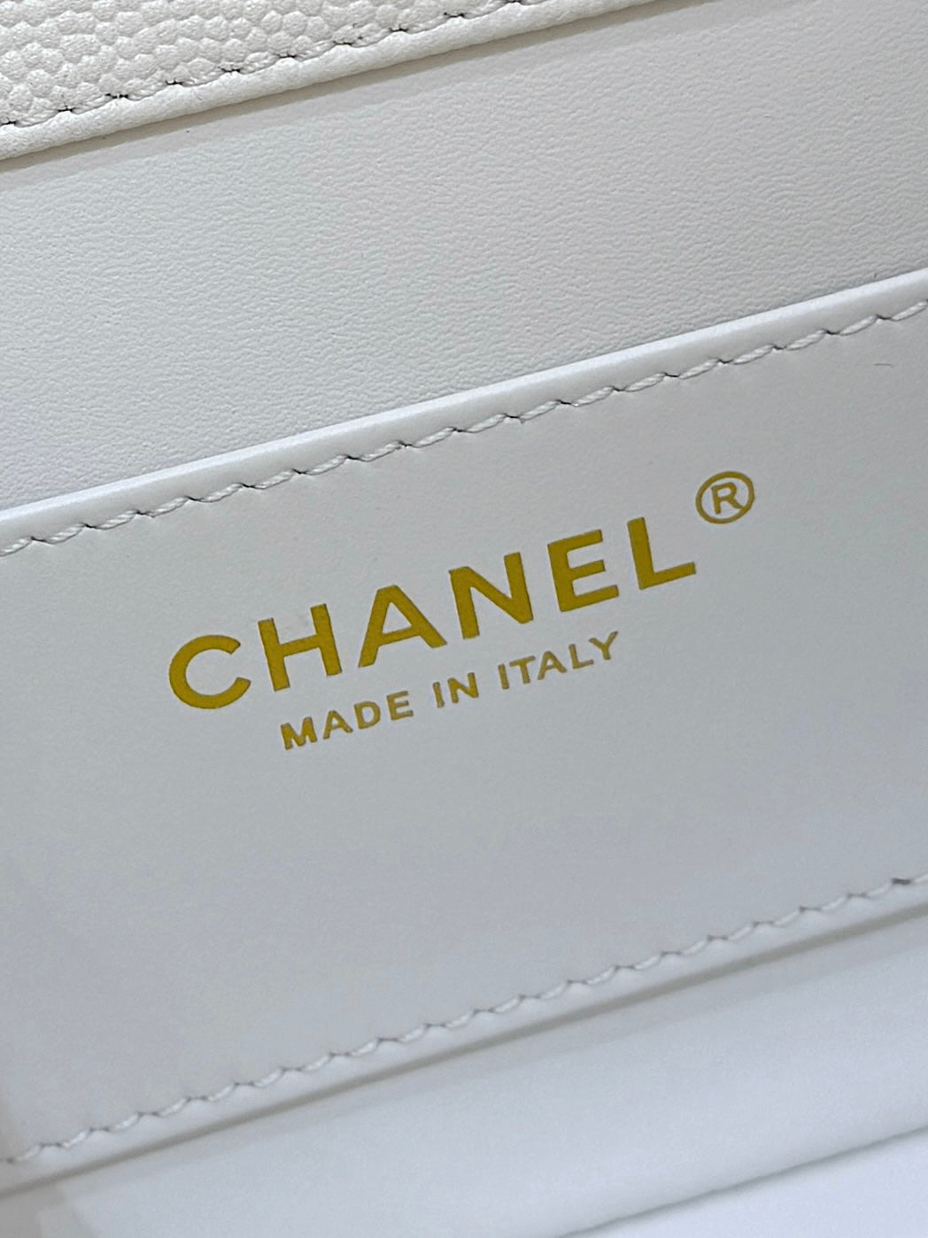 Chanel 25S Coco Crush Handle 18 in White Calfskin Gold Hardware Bag