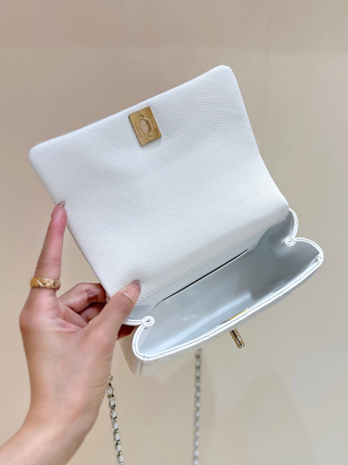 Chanel 25S Coco Crush Handle 18 in White Calfskin Gold Hardware Bag