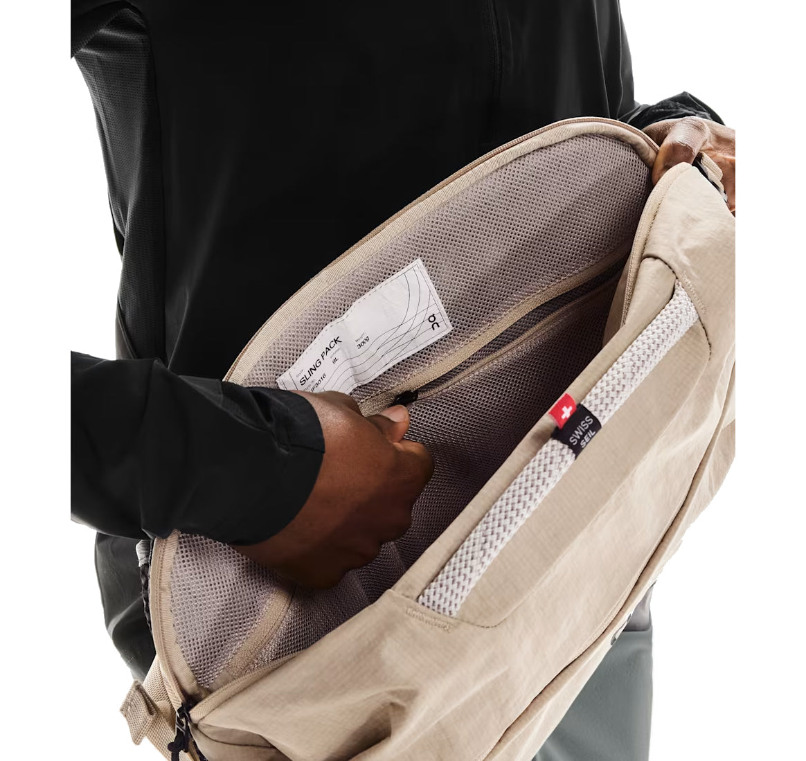 On Sling Pack 9L Sand/Black Crossbody Bag